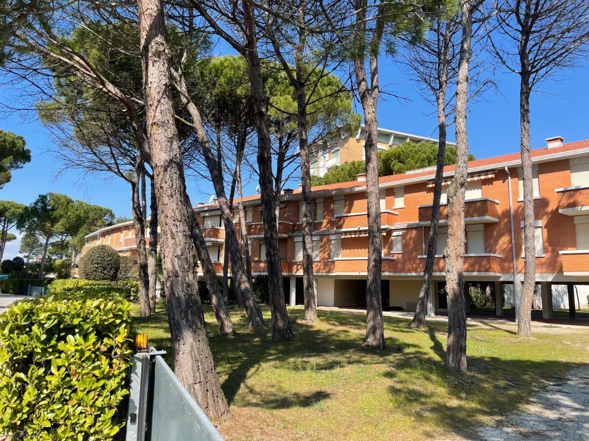 Twin Pine Trees Flats, Near Apartment